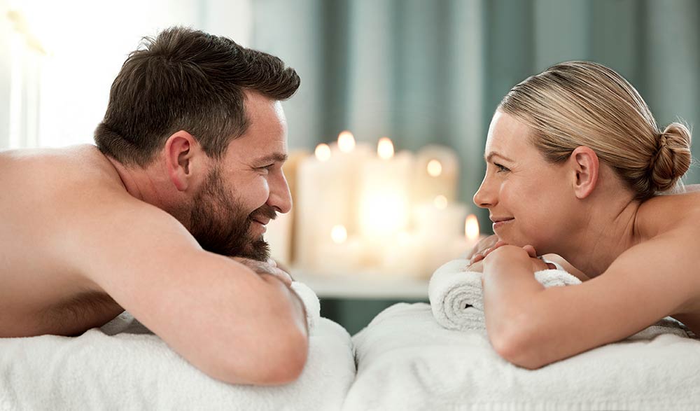 El poder del tacto: cómo el masaje en pareja puede fortalecer su relación