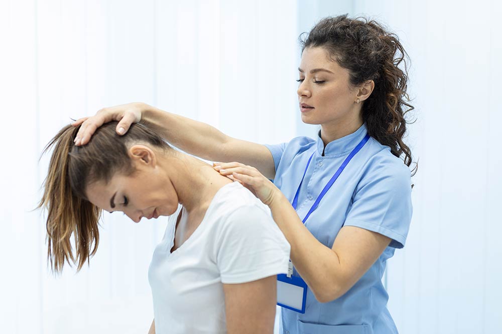 10 tratamientos efectivos para la rigidez en el cuello