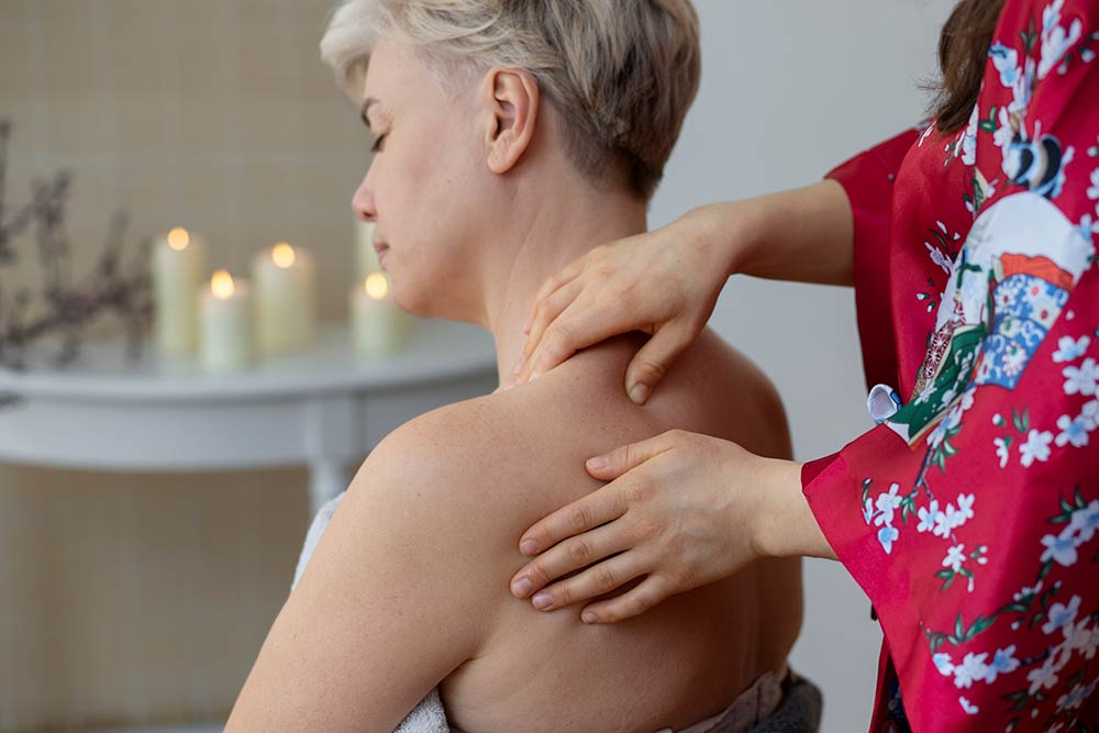 ¿Cómo puede el masaje ayudar a aliviar el dolor de espalda?