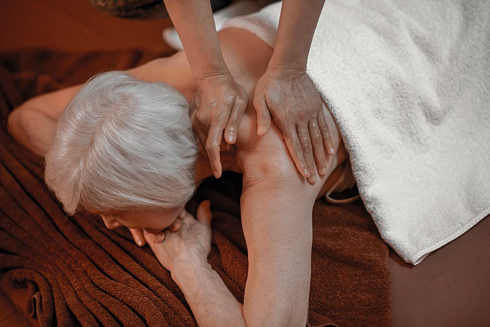 ¿Por qué se recomienda el masaje a las personas mayores?