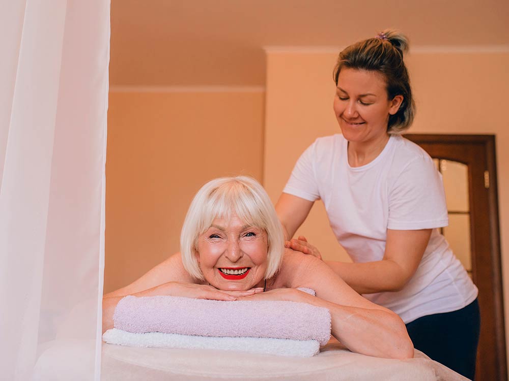 ¿Por qué se recomienda el masaje a las personas mayores?