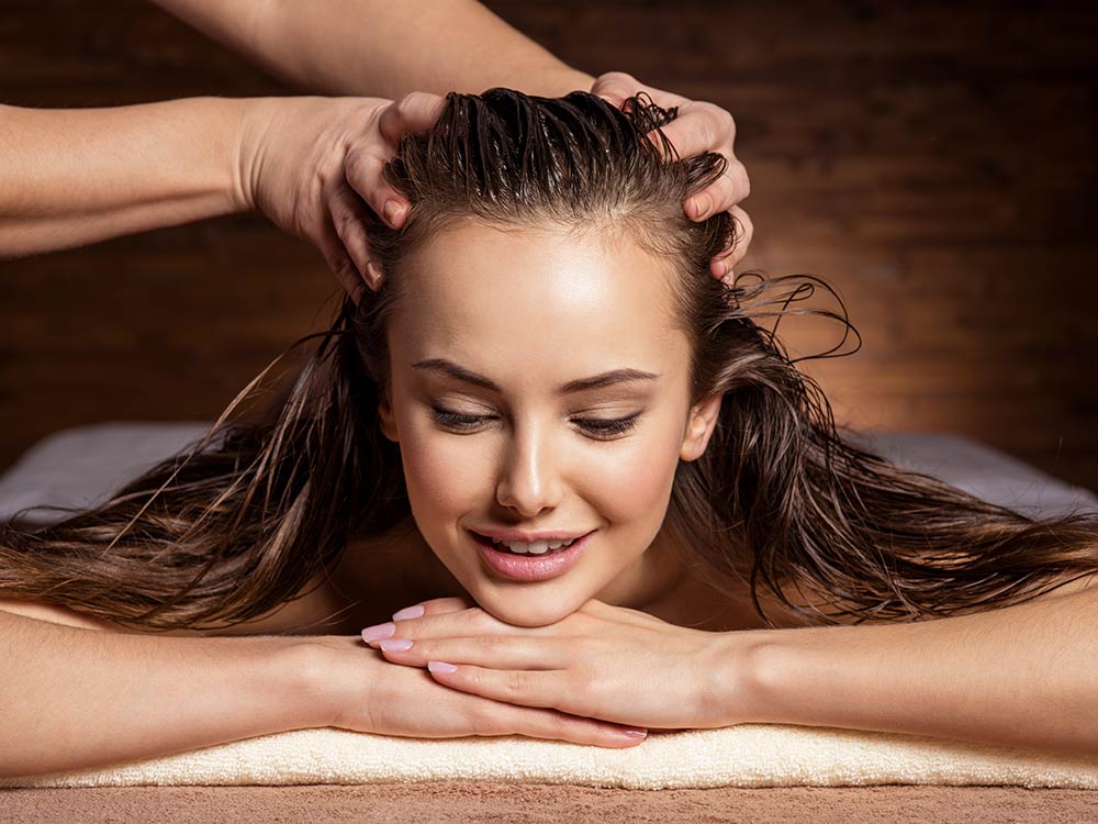 ¿El masaje capilar puede estimular el crecimiento del pelo?