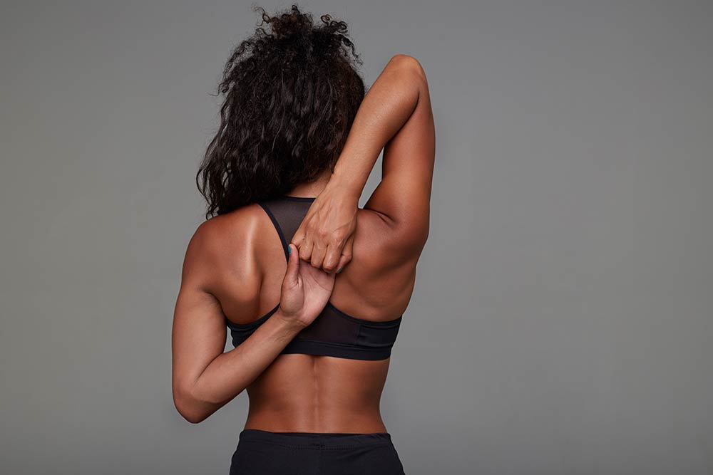 Cómo deshacerse de los nudos musculares en el cuello, los trapecios, los hombros y la espalda