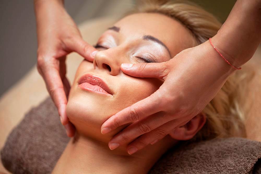 La ciencia detrás del masaje facial
