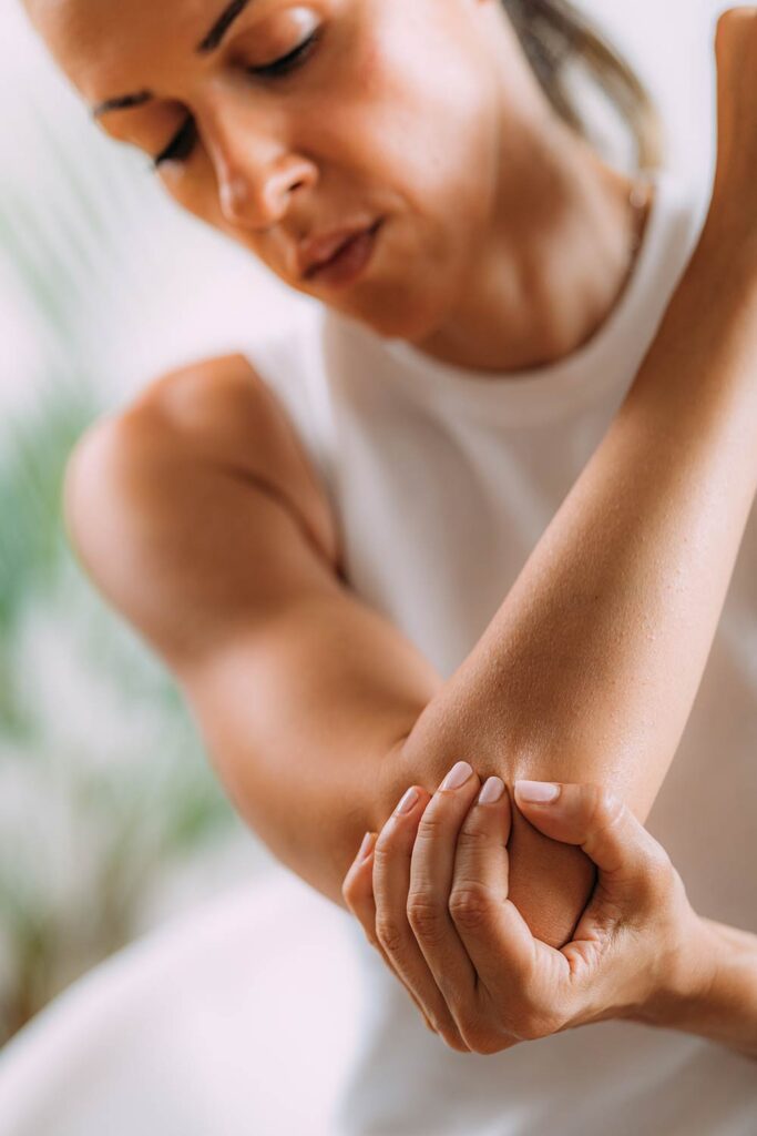 Técnicas de masaje fáciles de hacer para tus brazos