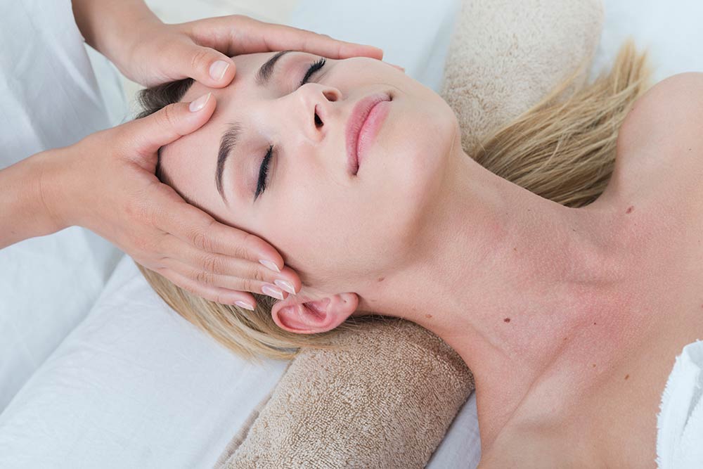 Cómo hacer masajes para parálisis facial